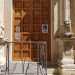 Qui le due fiere stilofore, dallaspetto minaccioso, sorreggono le colonnine dellarchitrave, sopra il quale si snodano mensole fregiate, capitelli e motivi vegetali